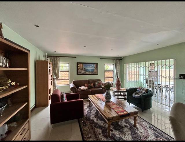 5 BEDROOM HOUSE FOR SALE IN HELDERWYK